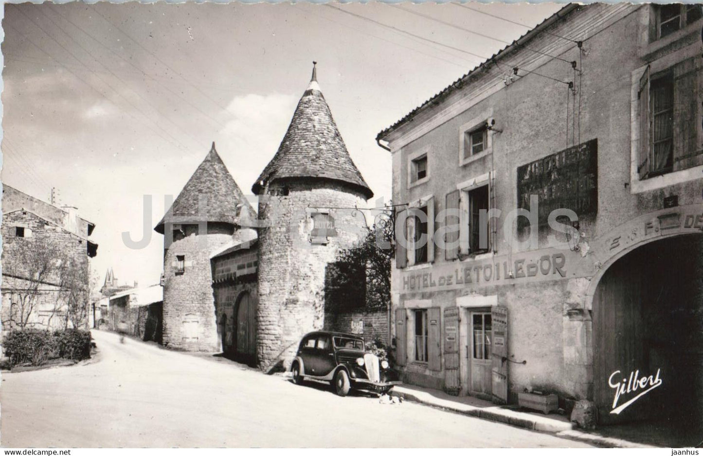 Villefagnan - Entree de l'Ancien Chateau - hotel de L' Etoile d'Or - old postcard - France - unused - JH Postcards