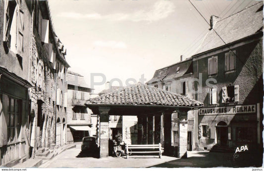 Lacapelle-Marival - Place de la Halle - Market Hall Square - Chaussures - Reilhac - 103 - old postcard - France - unused - JH Postcards