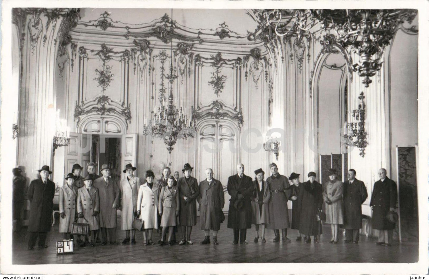 Wien - Vienna - Schloss Schonbrunn - Interior group photo - 66963 - old postcard - 1940s - Austria - unused - JH Postcards