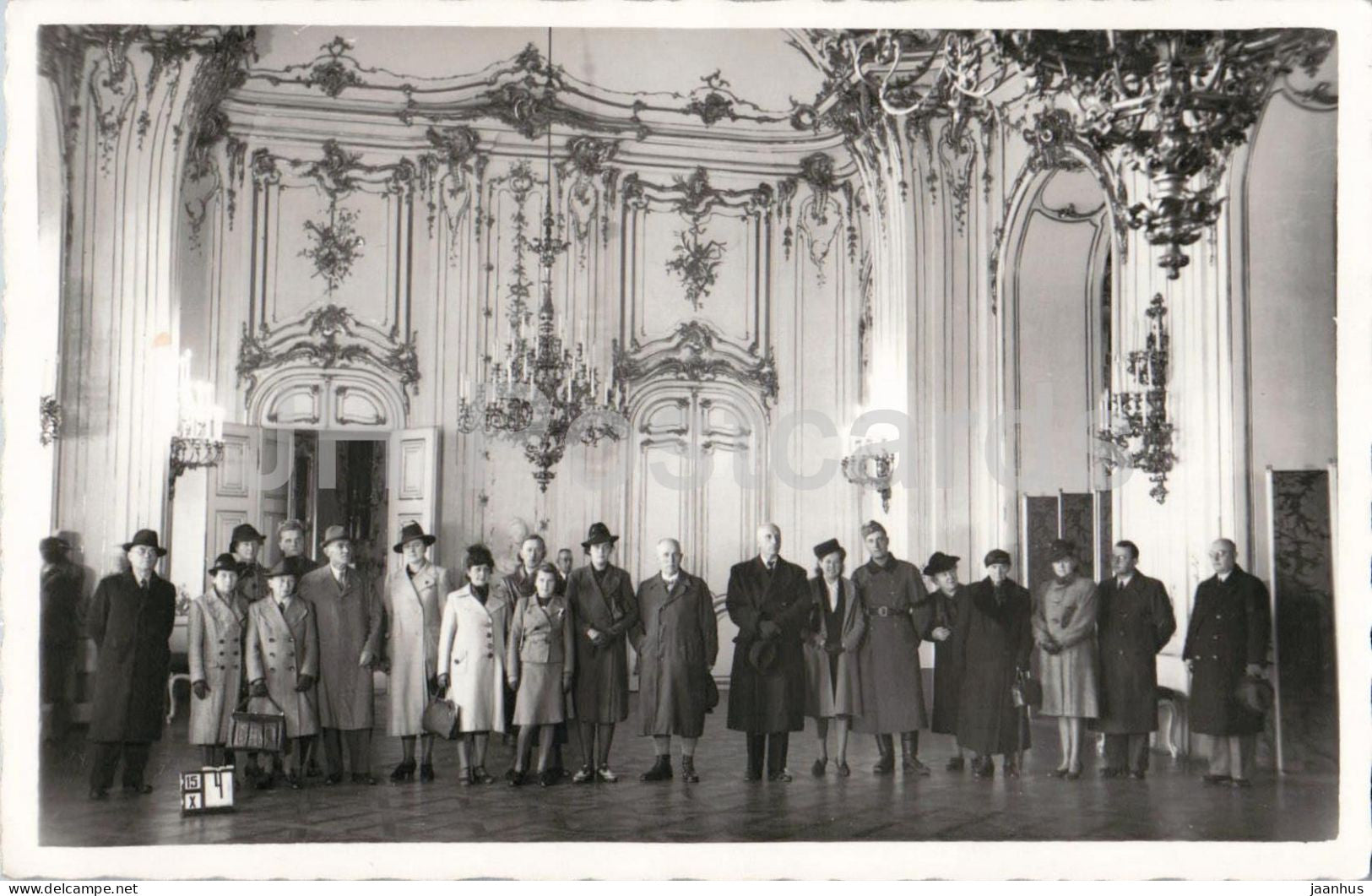 Wien - Vienna - Schloss Schonbrunn - Interior group photo - 66963 - old postcard - 1940s - Austria - unused - JH Postcards