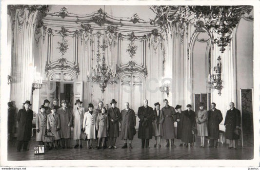 Wien - Vienna - Schloss Schonbrunn - Interior group photo - 66963 - old postcard - 1940s - Austria - unused - JH Postcards
