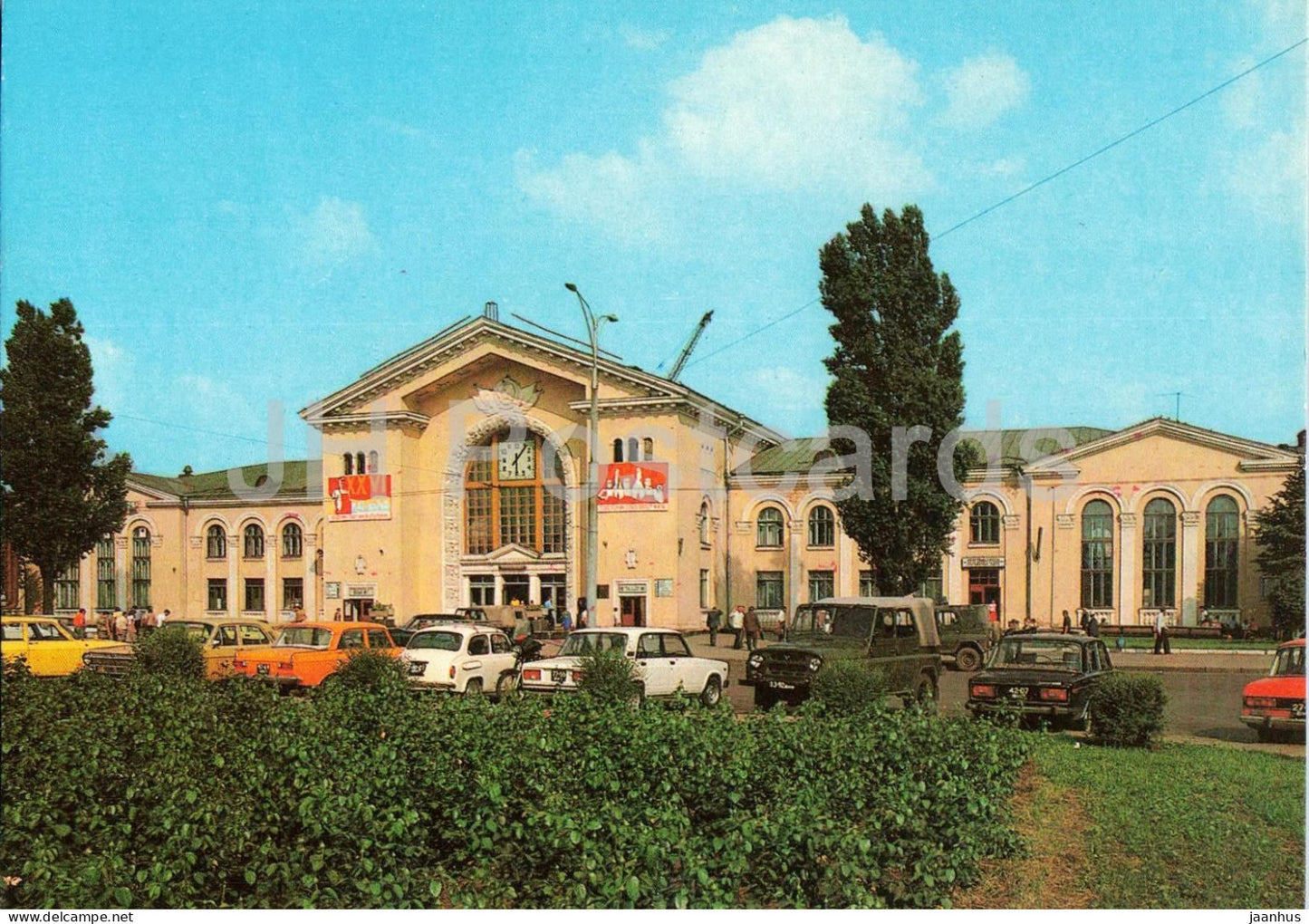 Vinnytsia - Railway Station - car Zhiguli Moskvich Volga Zaporozhets - postal stationery - 1982 - Ukraine USSR - unused - JH Postcards