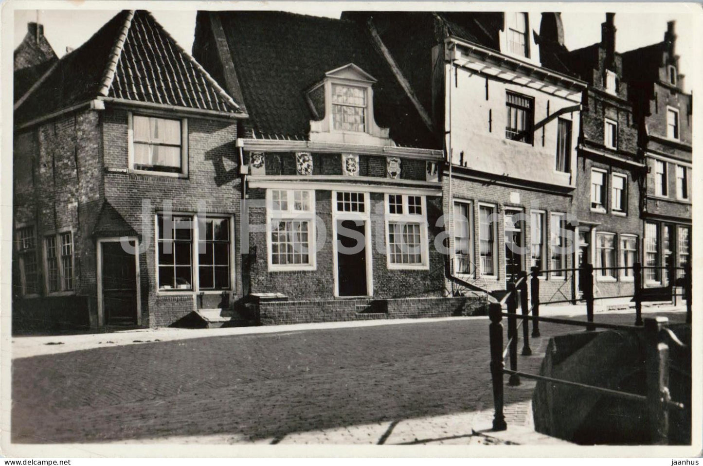 Enkhuizen - Oude Huizen - Old Houses - street - architecture - old postcard - 1949 - Netherlands - used - JH Postcards