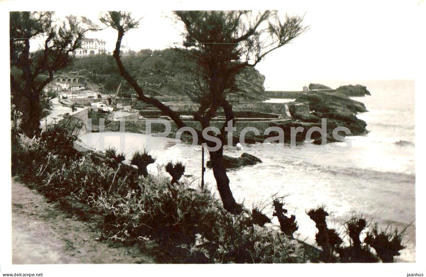 Biarritz - Le Port des Pecheur - coastal view - sea - rocky shore - No. 128 - old postcard - 1941 - France - used - JH Postcards