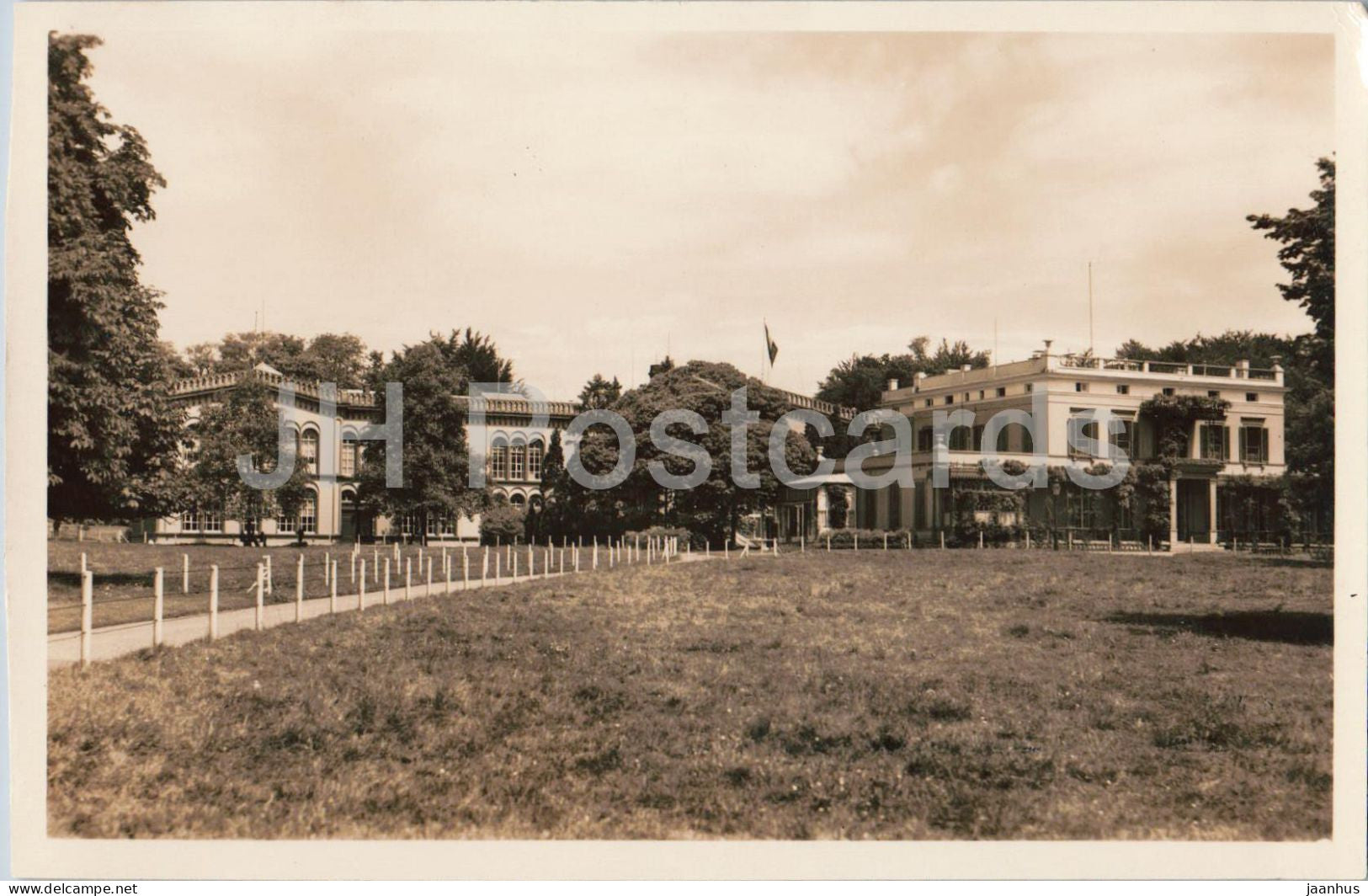 K.K.M.I. Bronbeek Hoofdgebouw en Commandantswoning - Main Building - old postcard - Netherlands - unused - JH Postcards