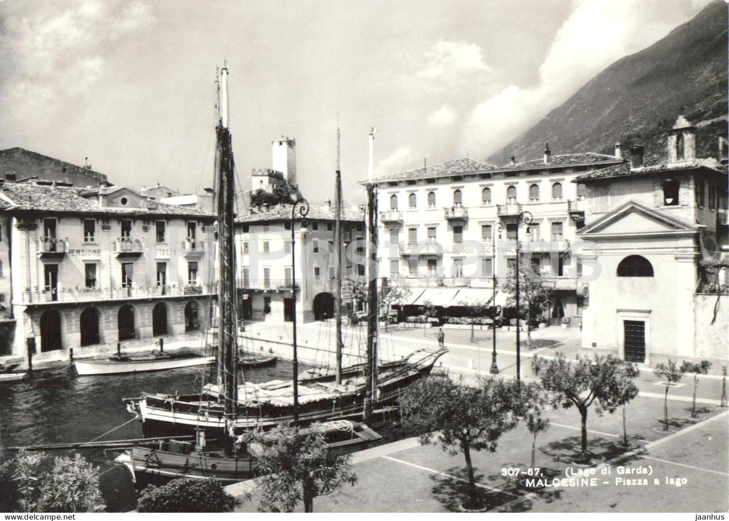 Lago di Garda - Malcesine - Piazza a lago - harbor - boat - ship - town square - 307-67 - old postcard - Italy - unused - JH Postcards