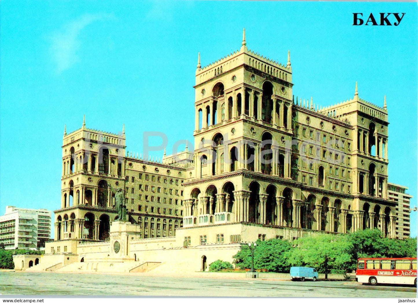 Baku - The building of the Government of the Azebaijan SSR - bus - 1985 - Azerbaijan USSR - unused - JH Postcards