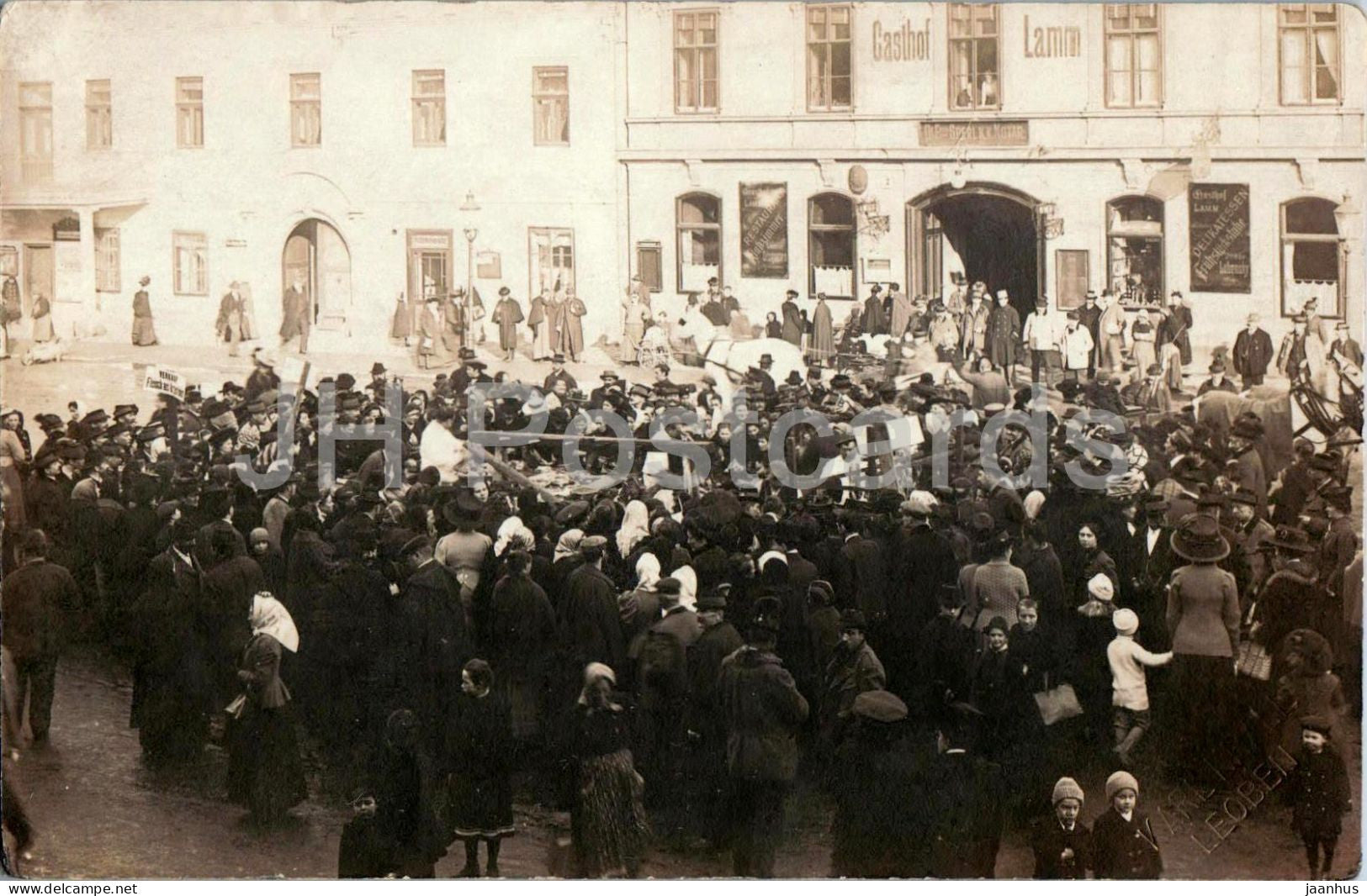Leoben - Hauptplatz - Gasthof Lamm - Notar Sperl - Karl Krall - crowd - old postcard - Austria - unused - JH Postcards