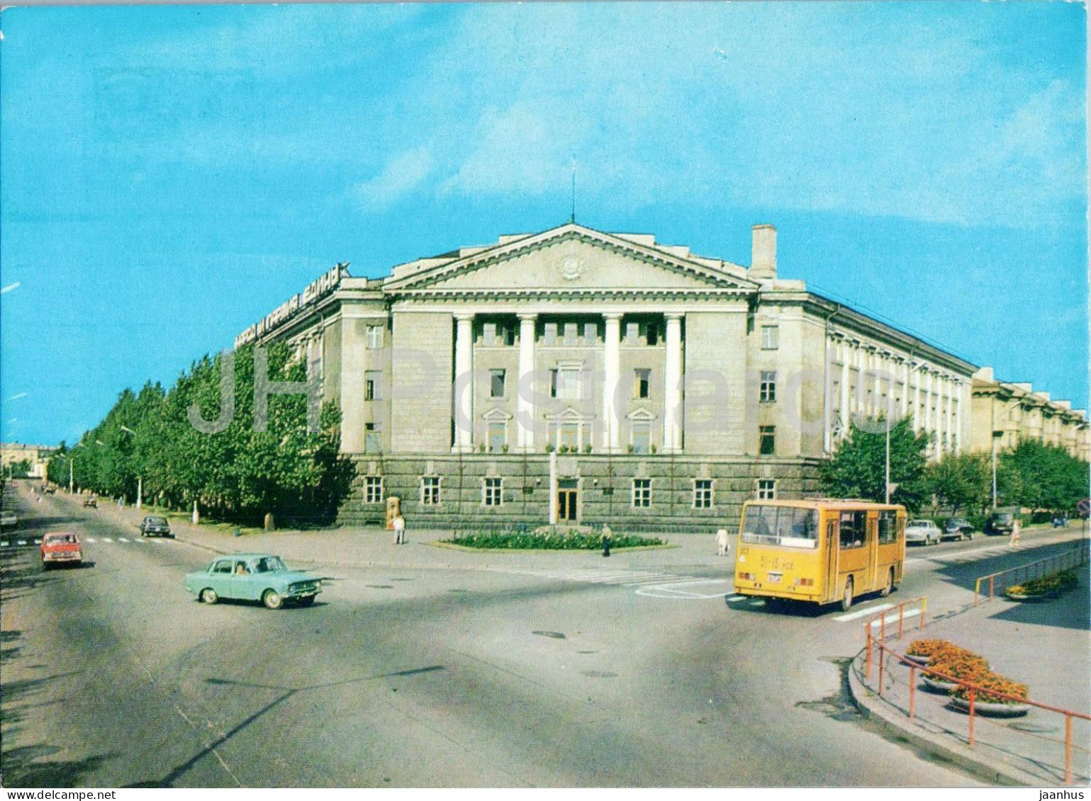 Petrozavodsk - City Council Building - bus Ikarus - car Moskvich - postal stationery - 1979 - Russia USSR - unused - JH Postcards