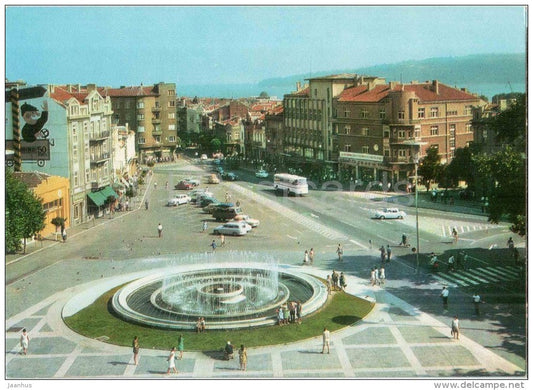9 Septembre Square - fountain - bus - Varna - 886 - Bulgaria - unused - JH Postcards