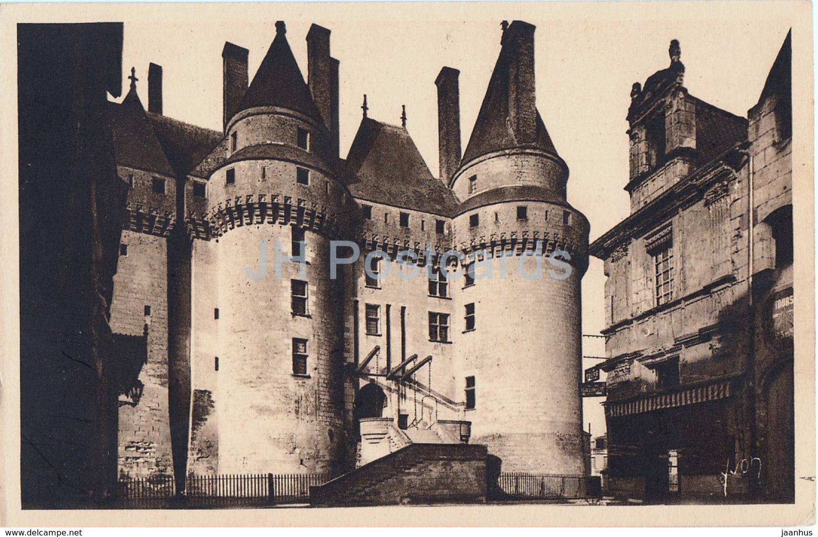 Chateau de Langeais - L'Entree - castle - 20 - old postcard - France - unused - JH Postcards