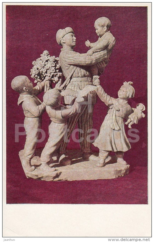 figurine - man with children - Chinese art - old postcard - China - unused - JH Postcards