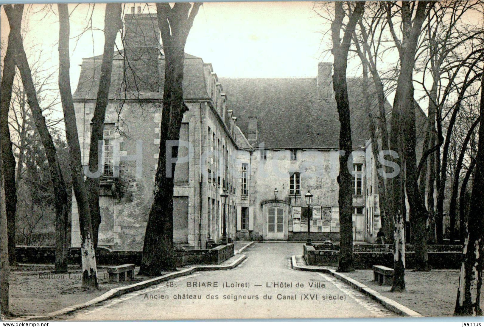 Briare - L'Hotel de Ville - Ancien chateau des seigneurs du Canal - town hall - 48 - old postcard - France - used - JH Postcards