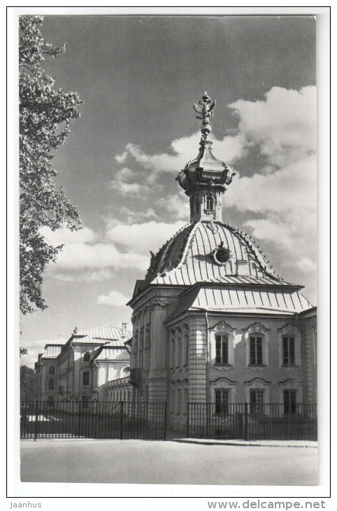Grand Palace - housing Under the Arms - Petrodvorets - 1977 - Russia USSR - unused - JH Postcards