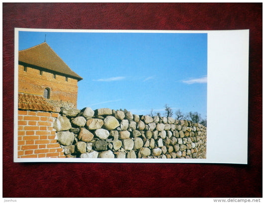 formidable walls protected the castle on the island against enemy raids - Trakai - 1981 - Lithuania USSR - unused - JH Postcards