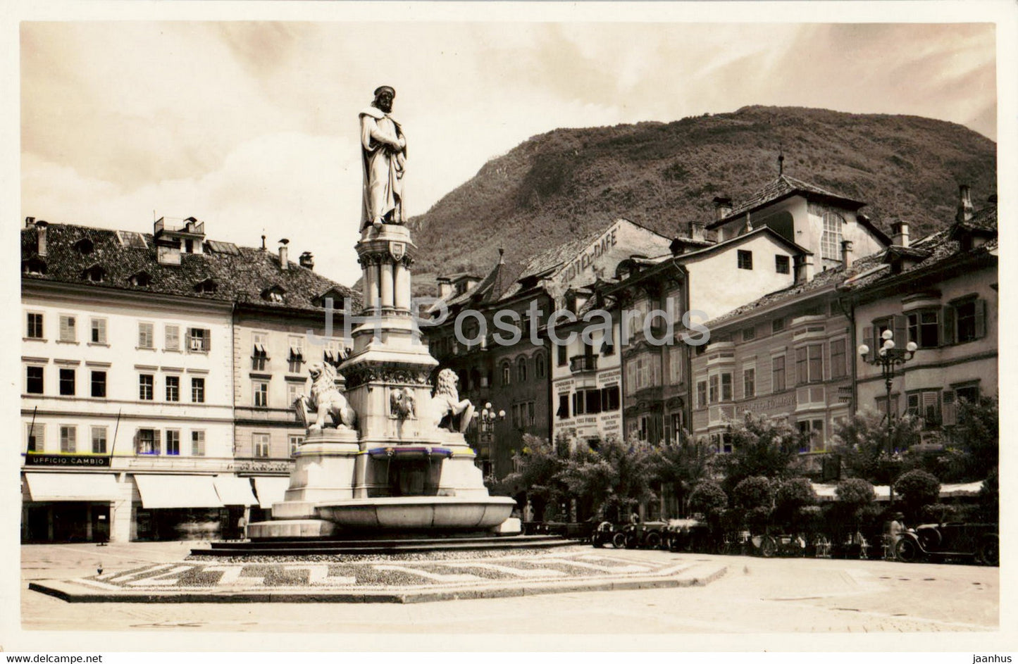 Bolzano - Piazza Vittorio Emanuele - monument - 2122 - old postcard - Italy - unused - JH Postcards