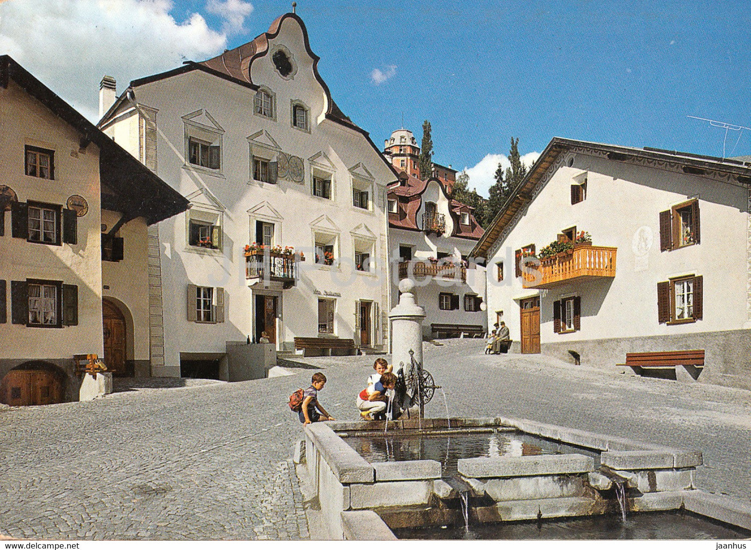 Bad Scuol - Tarasp - Vulpera 1250 m - Dorfplatz Bugl Grond - 2039 - Switzerland - used - JH Postcards