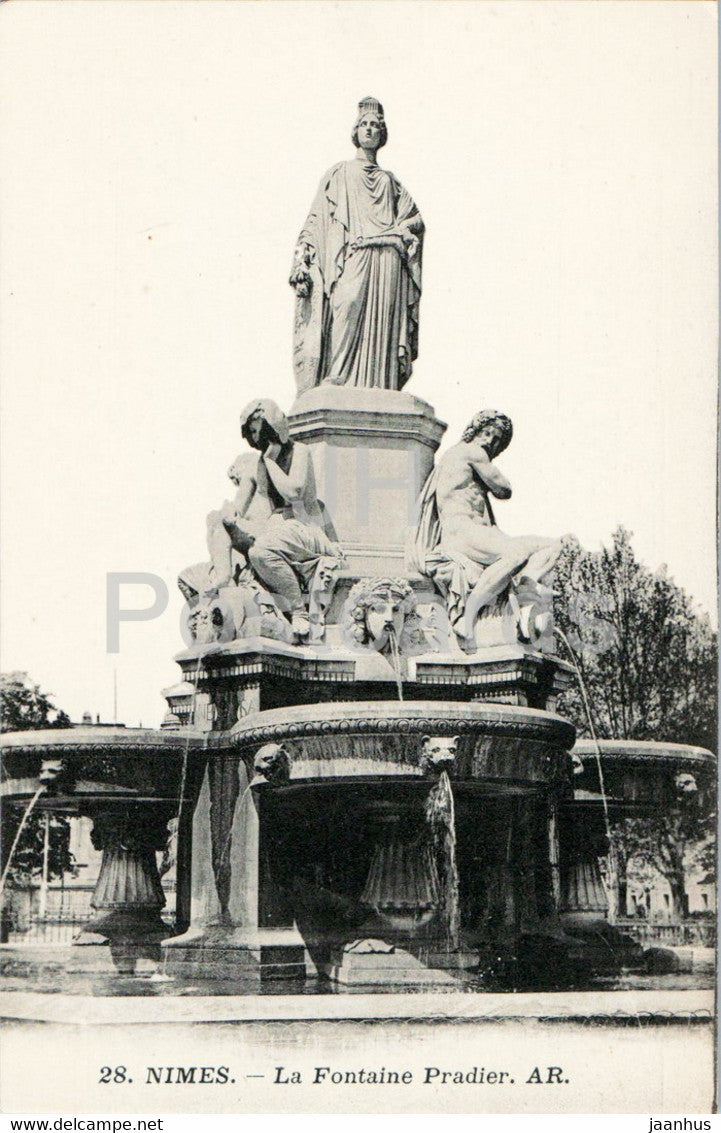 Nimes - La Fontaine Pradier - 28 - old postcard - France - unused - JH Postcards