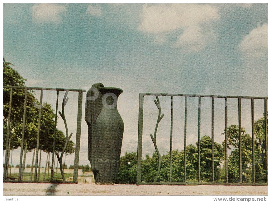 The Fence - Piskaryovskoye Memorial Cemetery Museum - Leningrad - St. Petersburg - 1966 - Russia USSR - unused - JH Postcards