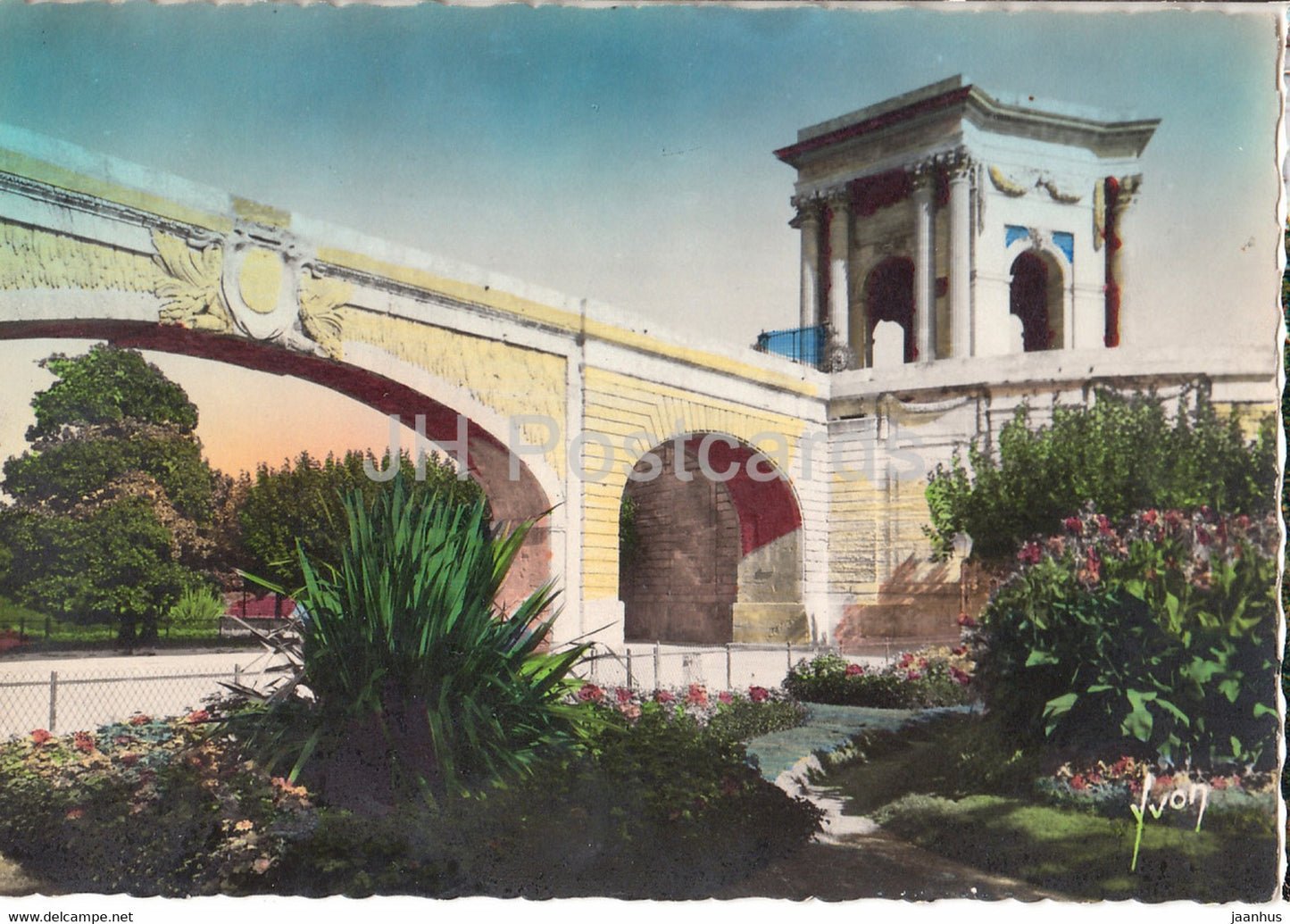Montpellier - Le Chateau d'Eau et l'Aqueduc St Clement - castle - 1995 France - used - JH Postcards