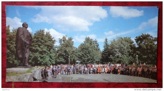 Monument to national poet of Belarus Yanka Kupala - Minsk - Belarus - USSR - unused - JH Postcards