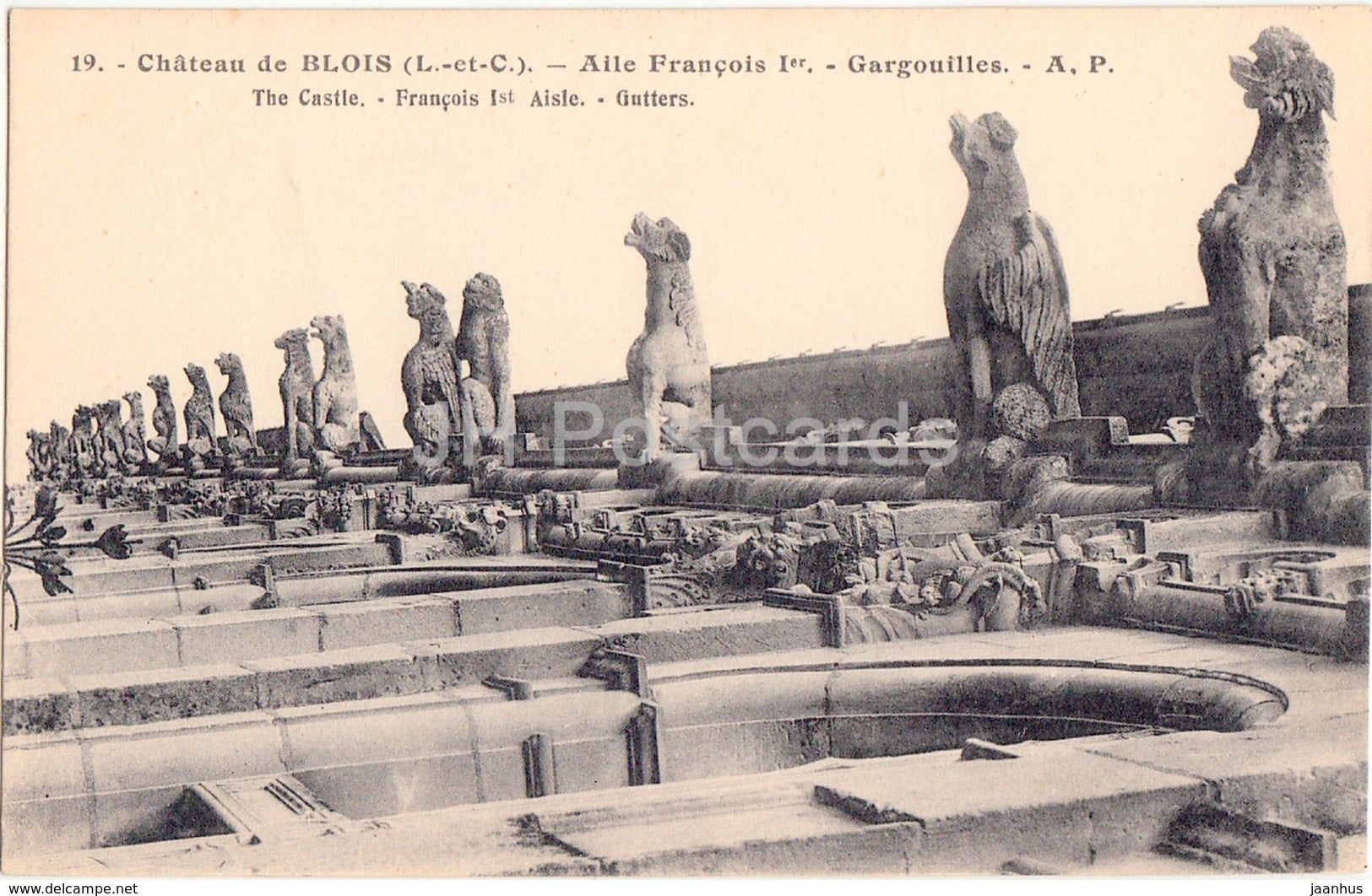 Chateau de Blois - Aile Francois Ier - Gargouilles - castle - old postcard - France - unused - JH Postcards