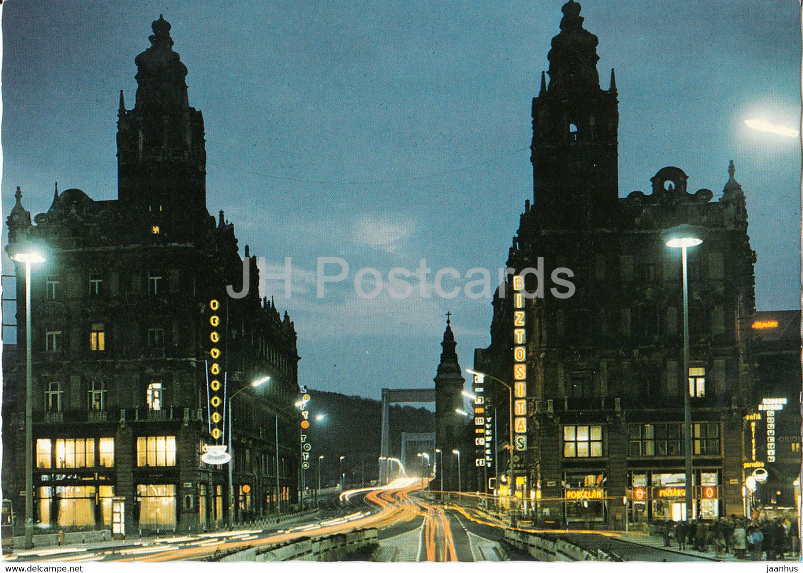 Budapest - Felszabadulas Square - Liberation Square - Hungary - unused - JH Postcards