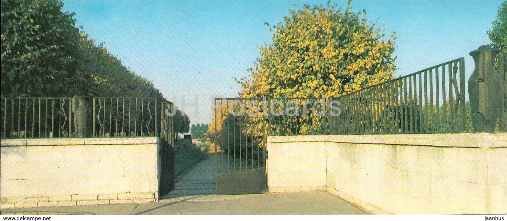 Piskaryovskoye Memorial Cemetery - Memorial Complex - Part of the Railings - 1985 - Russia USSR - unused - JH Postcards