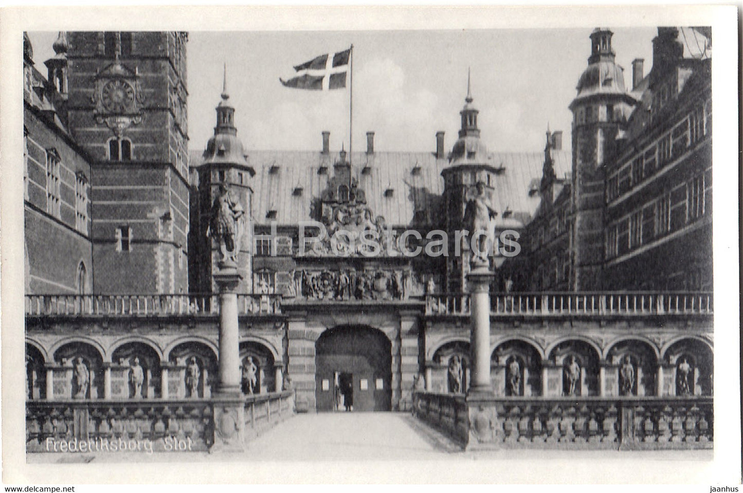 Frederiksborg Slot - old postcard - Denmark - unused - JH Postcards
