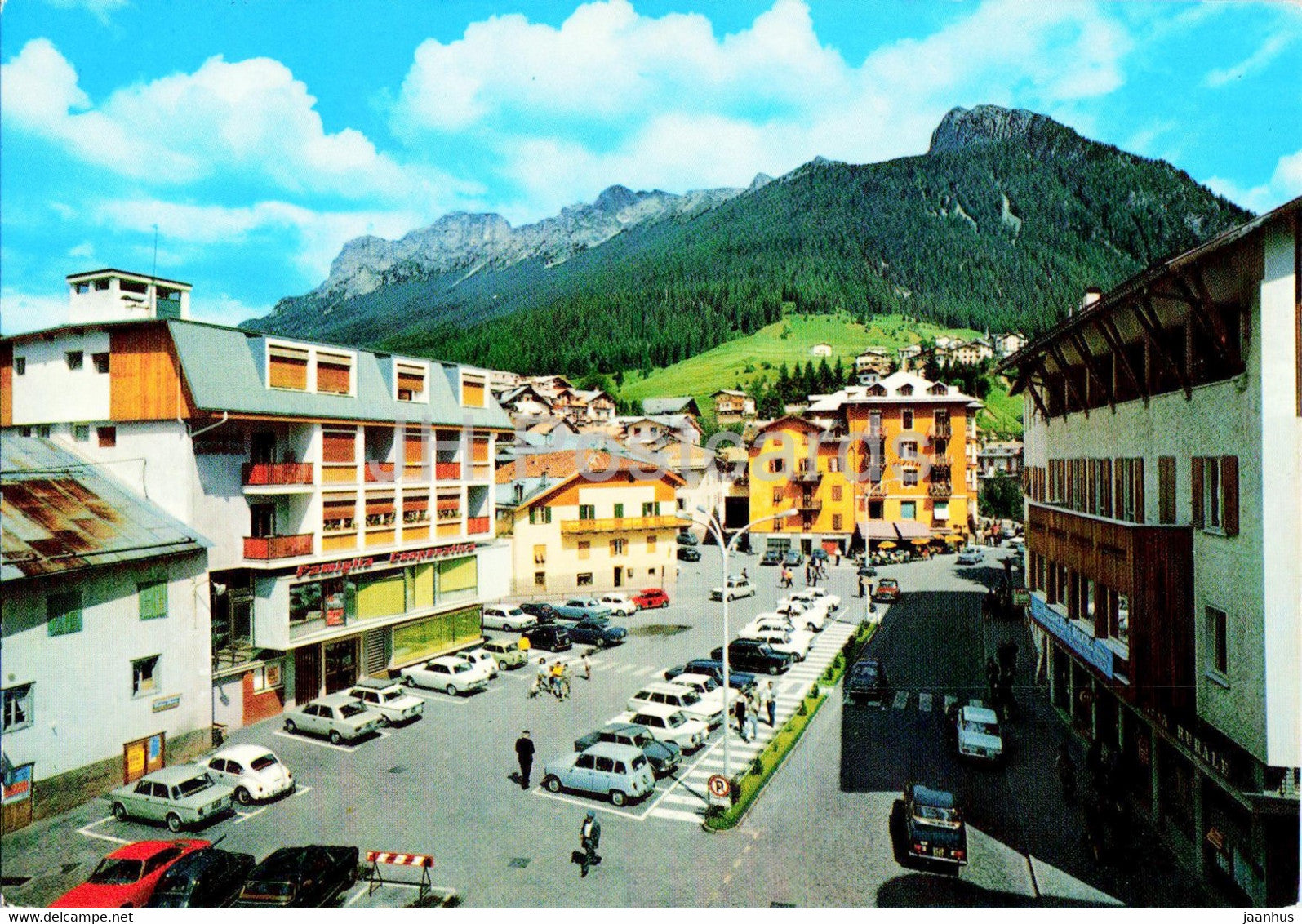 Moena 1184 m - Piazza Cesare Battisti e panorama - Dolomiti - Trentino - Italy - unused - JH Postcards