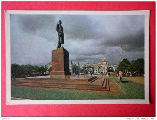 Monument to Maxim Gorky - Moscow - old postcard - Russia USSR - used - JH Postcards