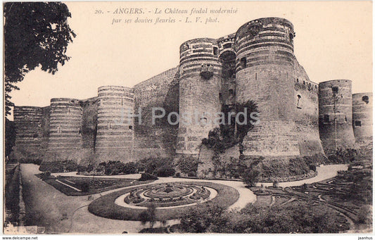 Angers - Le Chateau feodal modernise - par se douves fleuries - castle - 20 - old postcard - France - unused - JH Postcards