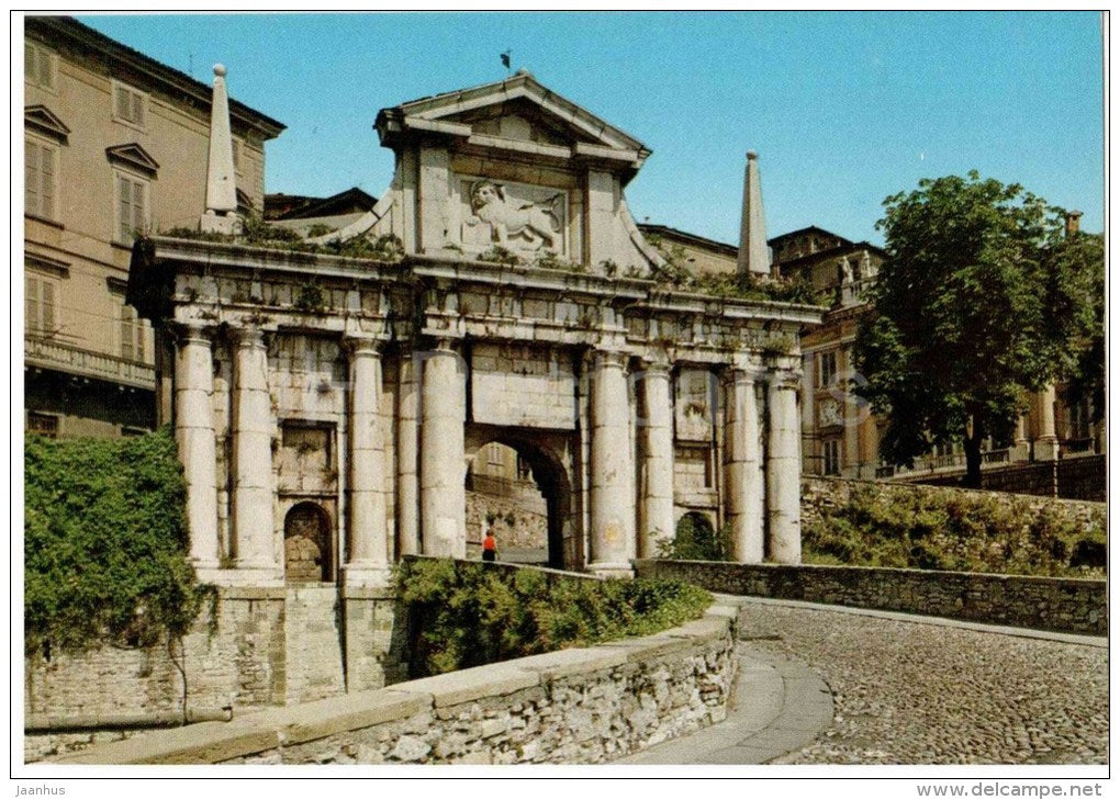 Porta S. Giacomo con colonne massicce d´ordine - Bergamo - Lombardia - 51329 - Italia - Italy - unused - JH Postcards