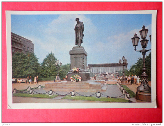 Monument to Pushkin - Moscow - old postcard - Russia USSR - used - JH Postcards