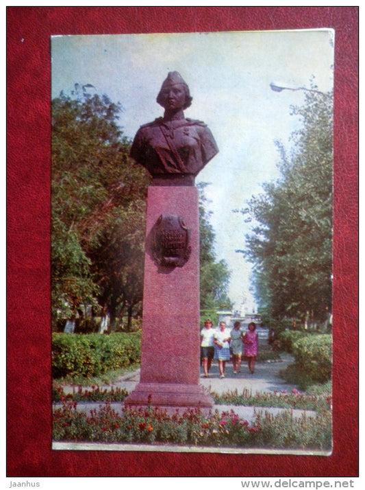 monument to the Hero of the Soviet Union Aliya Moldagulova - Aktobe - Aktyubinsk - 1972 - Kazakhstan USSR - unused - JH Postcards