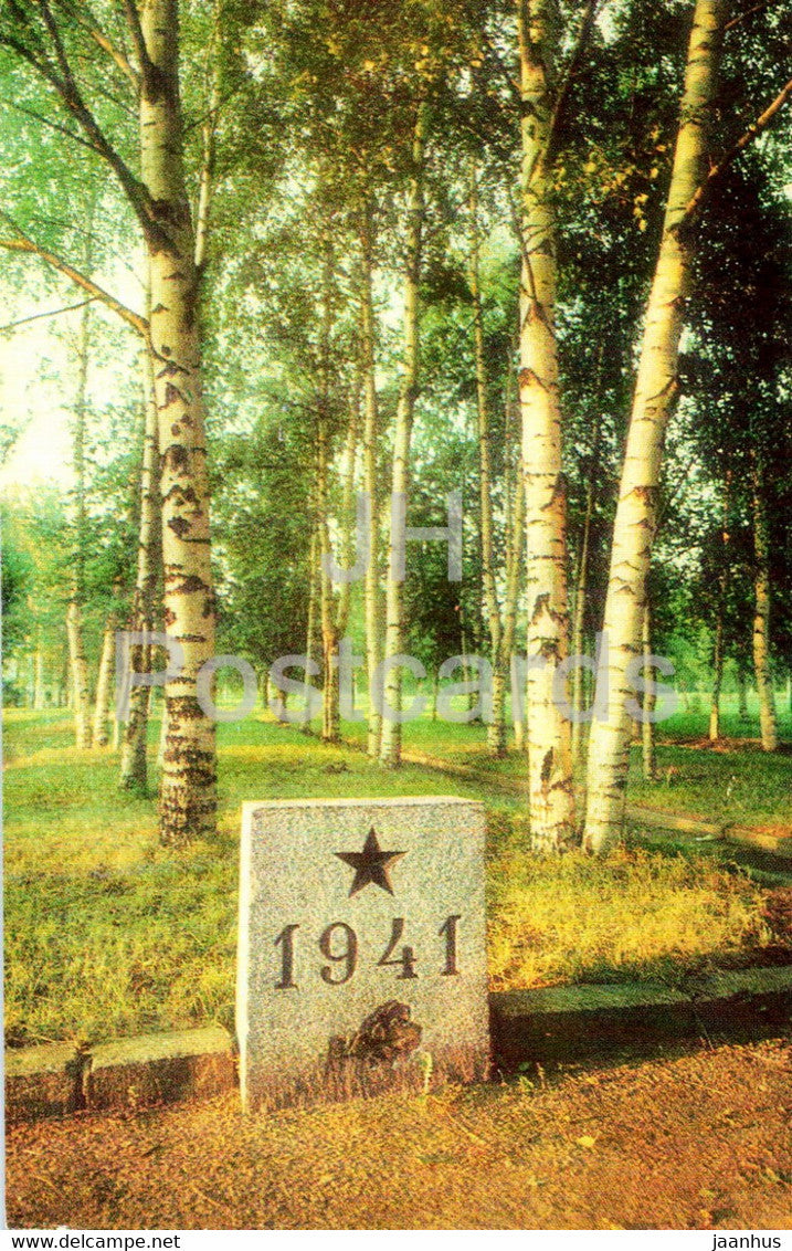 Leningrad - St Petersburg - Piskaryovskoye Memorial Cemetery - Under the white birch trees - 1976 - Russia USSR - unused - JH Postcards