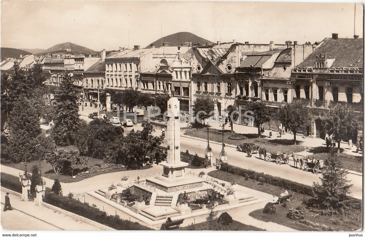 Presov - Celkovy pohlad na pomnik CA v pozadi vrcholky Velkej a Malej Straze - Slovakia - Czechoslovakia - unused - JH Postcards