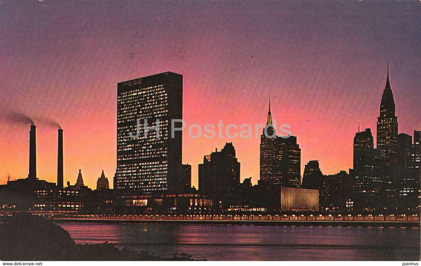 New York City - Twilight View Mid Manhattan Skyline - 1971 - USA - used - JH Postcards