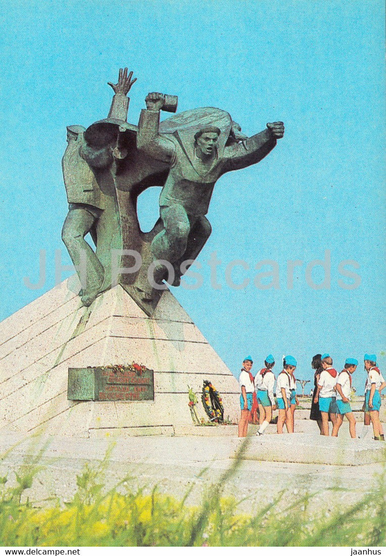 Yevpatoriya - Evpatoria - monument to the sailors of the Black Sea - pioneers - Crimea - 1988 - Ukraine USSR - unused - JH Postcards