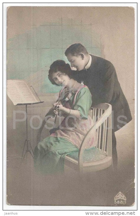 woman and man - violin - couple - PTR 58811 - old postcard - circulated in Estonia - JH Postcards