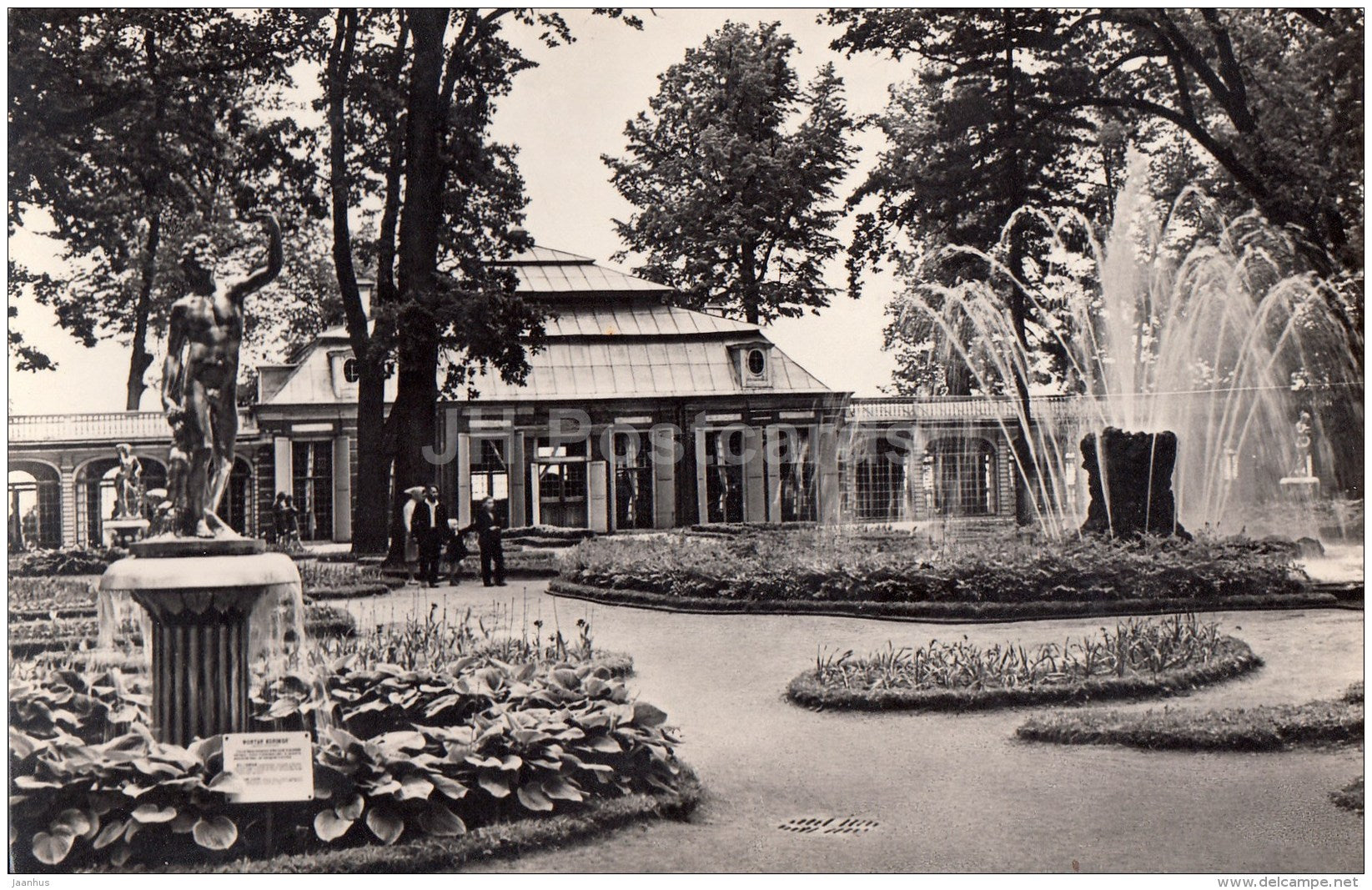 palace Monplaisir - fountains - Petrodvorets - 1967 - Russia USSR - unused - JH Postcards