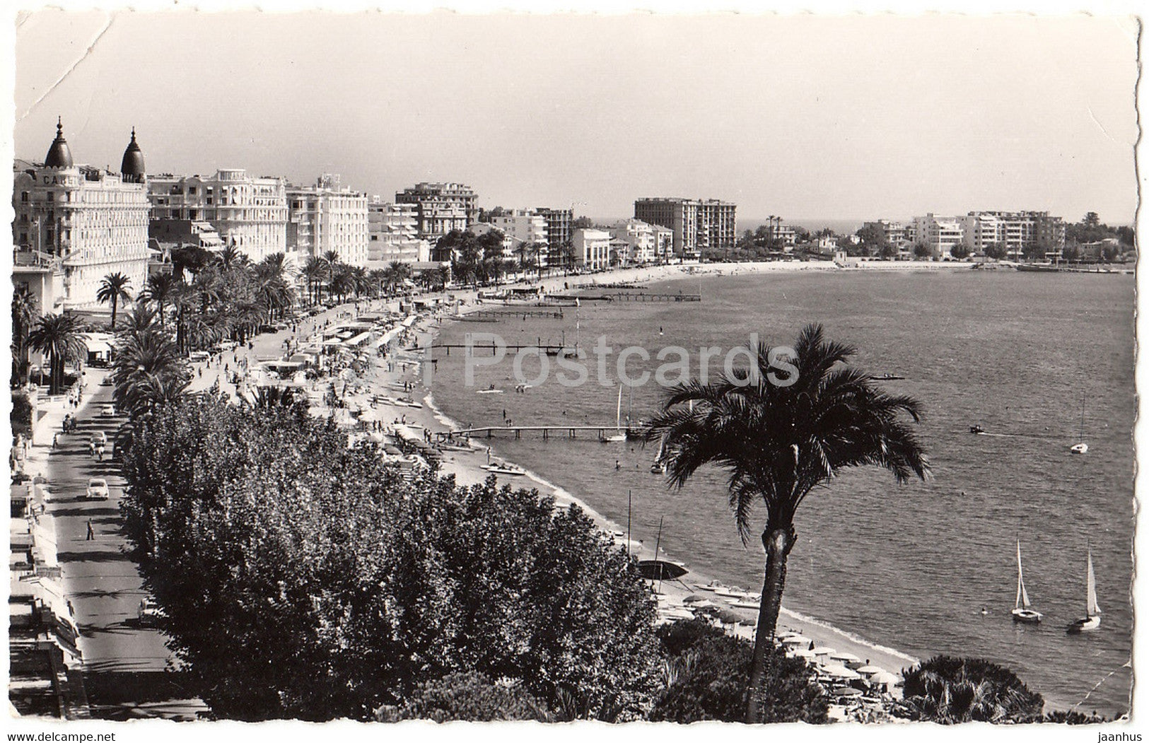 Cannes - La Plage - La Croisette et les grands hotels - France - unused - JH Postcards