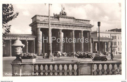 Berlin - Branderburger Tor - old postcard - Germany - unused - JH Postcards