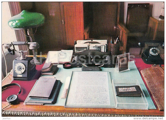 The Desk in N. Krupskaya room - Office and apartment of Lenin in the Kremlin - Moscow - Russia USSR - 1969 - unused - JH Postcards