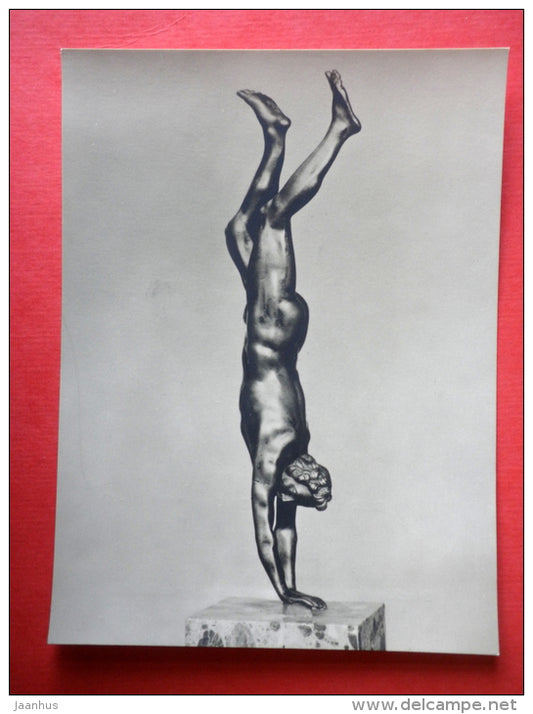 Hand Stayer Nurmi by D. Poggini - Sport sculptures - DDR Germany - unused - JH Postcards