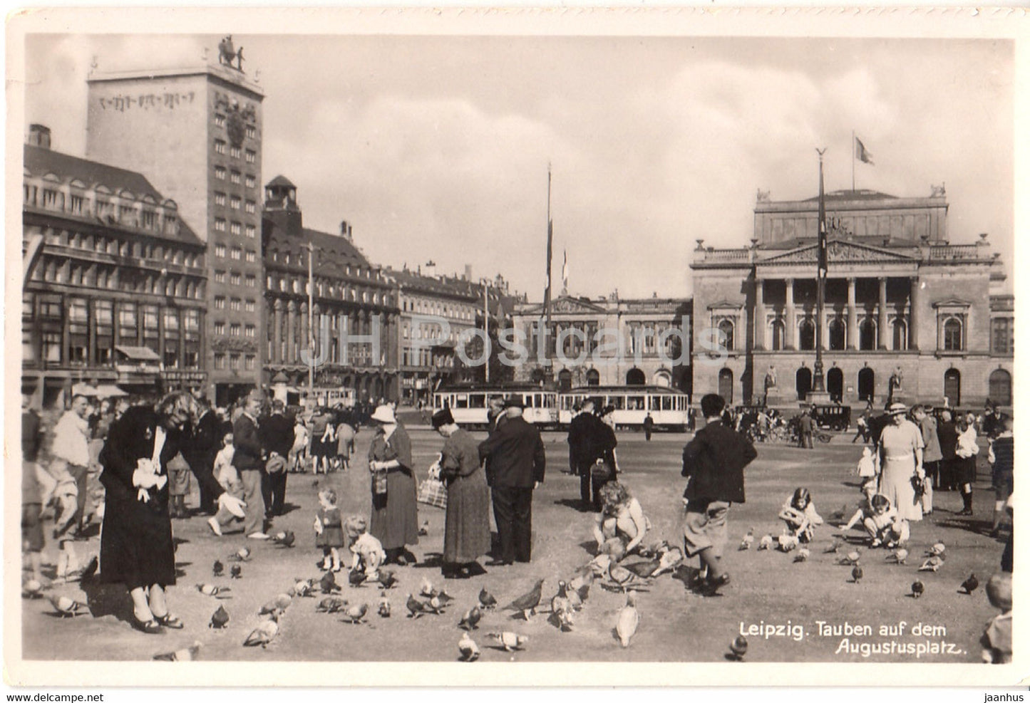 Leipzig - Tauben auf dem Augustusplatz - tram - old postcard - Germany - unused - JH Postcards