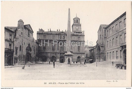 Arles - Place de l'Hotel de Ville - 96 - old postcard - France - unused - JH Postcards