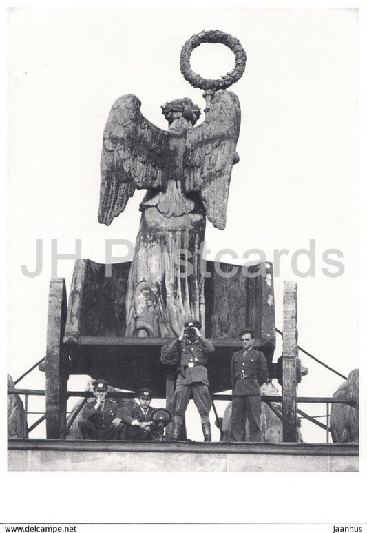 Berlin - 13 August 1961- Branderburger Tor - Volksarmisten beobachten den Westen - 12 - Germany - unused - JH Postcards