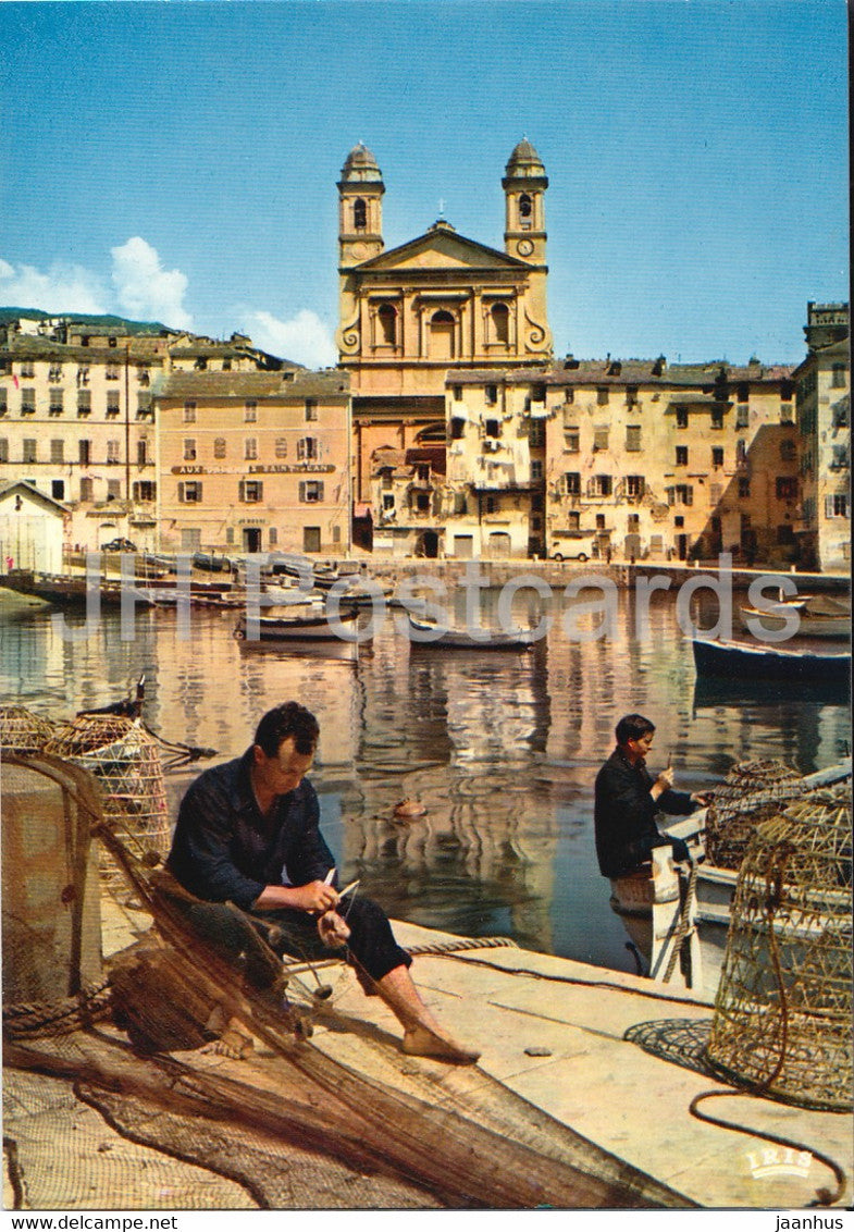 Les pecheurs ceignent de filets et de paniers a langoustes le bassin du vieux port de Bastia - fisherman France - unused - JH Postcards