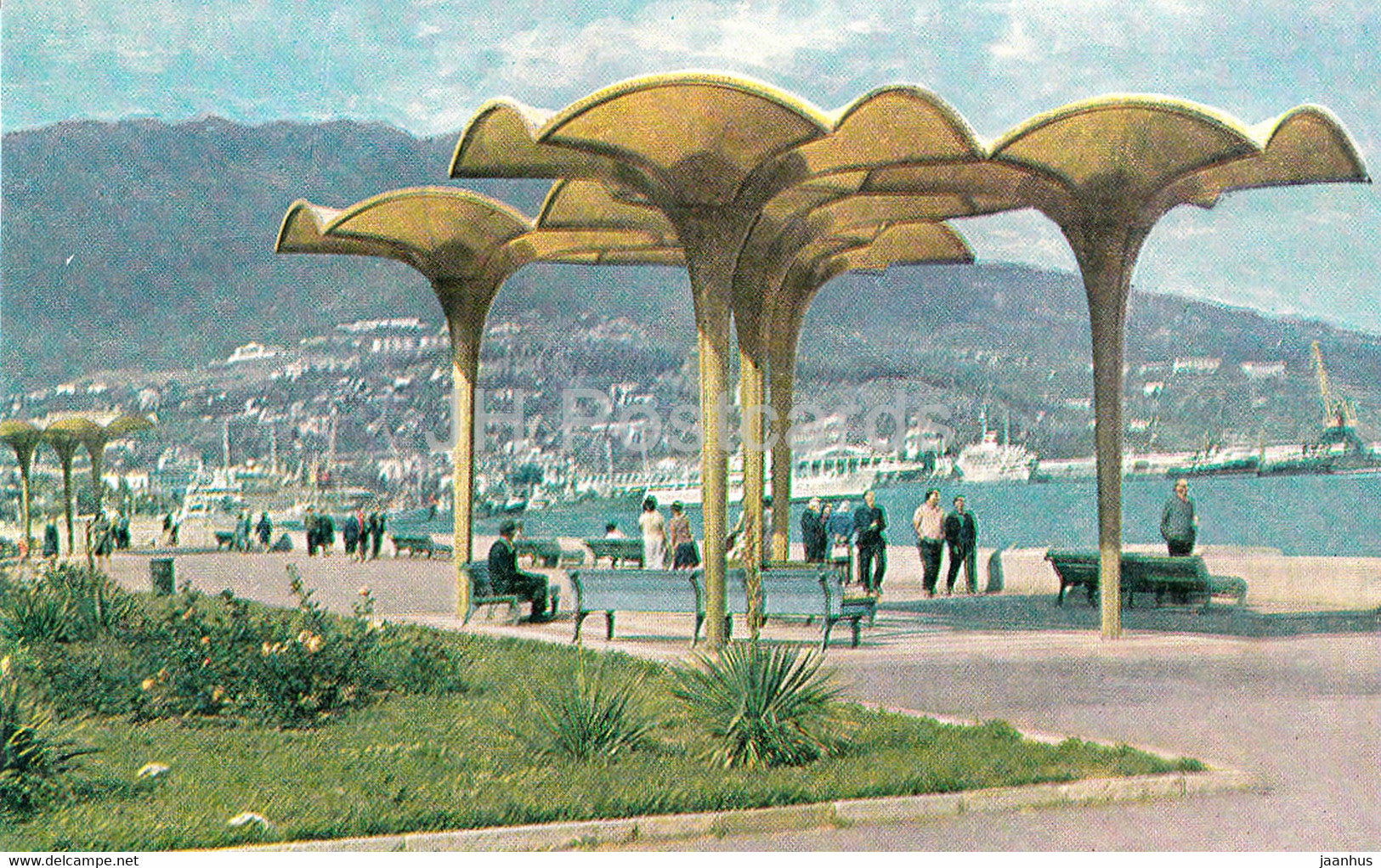 Embankment in Yalta - Crimea - Ukraine USSR - unused - JH Postcards